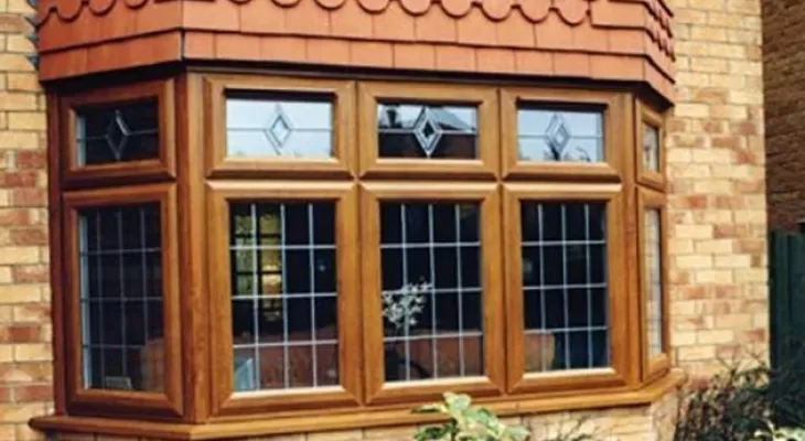 پنجره های چوبی در ساختمان