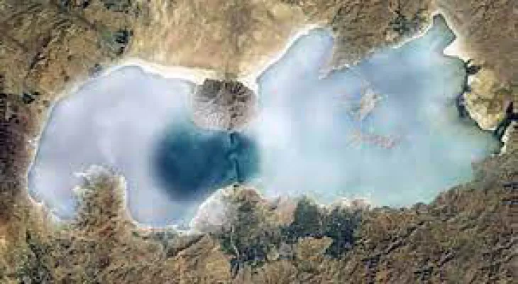 استخراج مواد معدنی از دریاچه ارومیه
