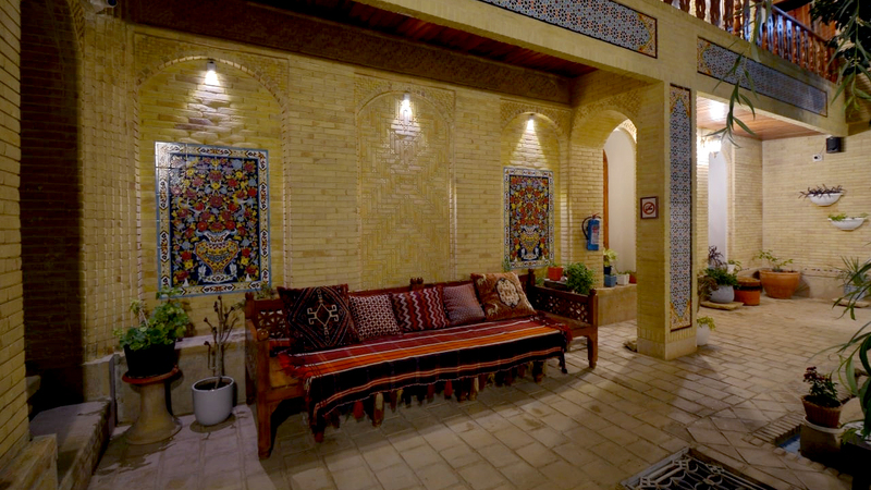 اقامتگاه بوم‌گردی توتی با معماری کاملاً سنتی و قدیمی