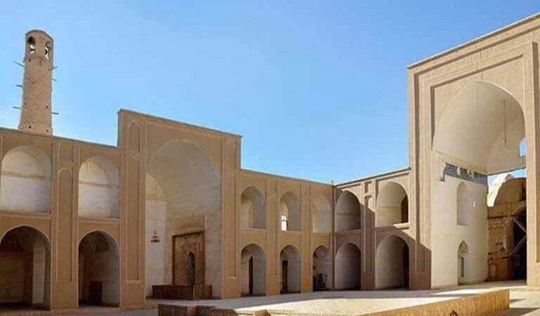 مسجد جامع ابرکوه مسجدی دو قبله‌ای با هزار سال عمر