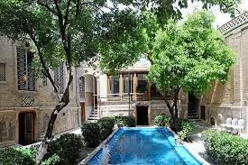 خانه ملک مکانی آرام و زیبا در میان شلوغی بازار تهران