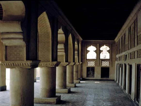 ترکیبی از معماری هندی و اسلامی در مسجد ملک بن عباس