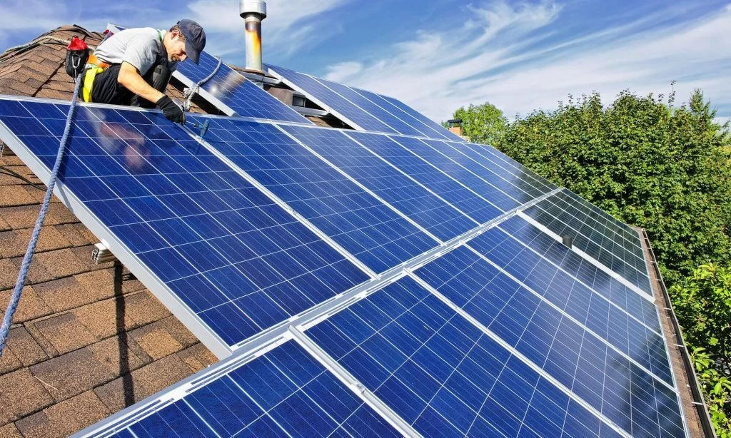 فناوری جدید پنل های خورشیدی را از تمیزشدن بی نیاز کرد!