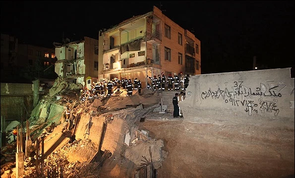 گودبرداری غیراصولی در رجایی‌شهر منجر به ریزش یک ساختمان شد