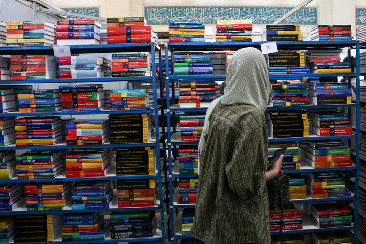 نمایشگاه کتاب تهران به نیمه رسید + تصاویر