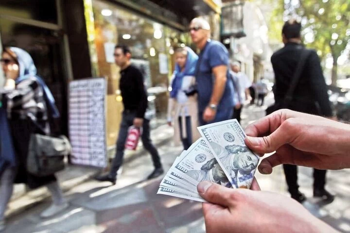 چرا کاهش قیمت دلار هنوز بر سفره مردم تاثیر نگذاشته!؟