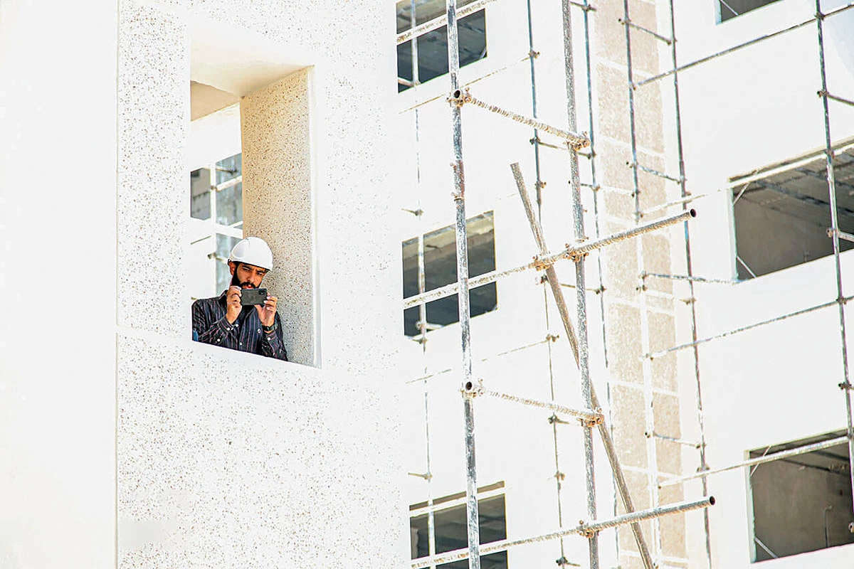 ۶ خندق در جاده مسکن به بورس