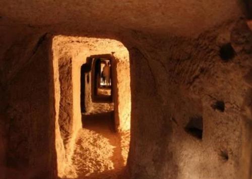 شهر زیرزمینی نوش آباد