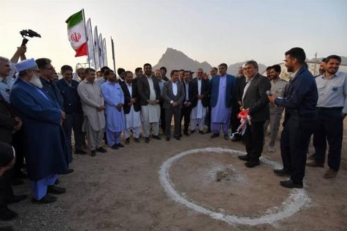 کلنگ زنی نیروگاه خورشیدی سیمان خاش با حضور مدیرعامل شستا و سیتا