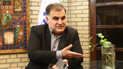 تَرَک های ناشی از فرونشست سالانه ۱۵ تا ۱۸ سانتی متری روی ستون های سی وسه پل