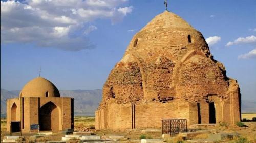 مرمت گنبد‌های تاریخی شادمهر نیشابور