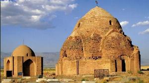 مرمت گنبد‌های تاریخی شادمهر نیشابور