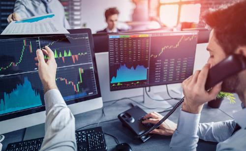 چرخش کم سابقه سرمایه گذاران حقیقی به صندوق های کم ریسک و طلا