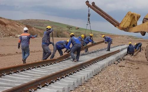 با ریل ذوب آهن اصفهان، خاش به ایرانشهر می رسد